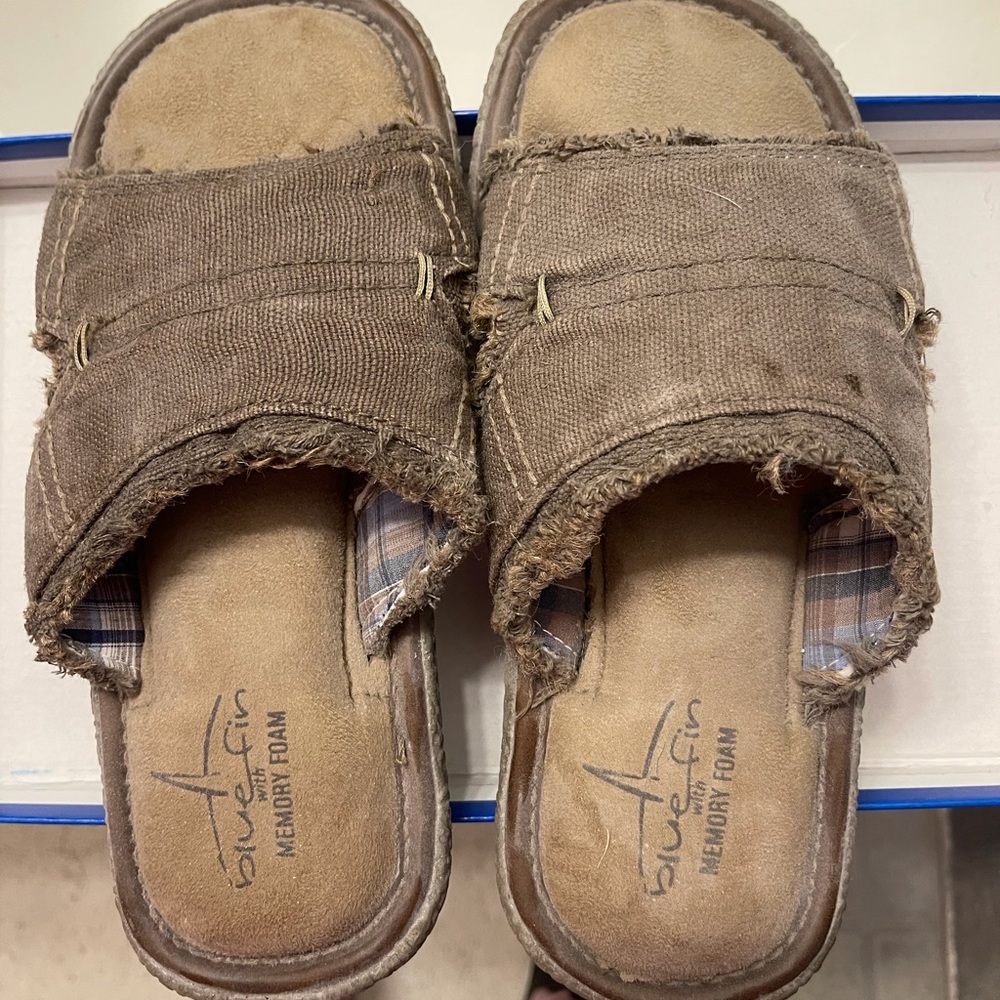 Men’s tan sandals